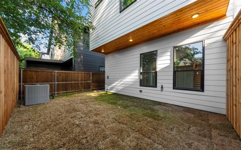 1113 Muncie Avenue, Dallas, TX 75212, 3 Bedrooms Bedrooms, ,3 BathroomsBathrooms,Residential,For Sale,1113 Muncie Avenue,20959740