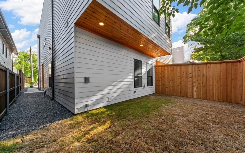 1113 Muncie Avenue, Dallas, TX 75212, 3 Bedrooms Bedrooms, ,3 BathroomsBathrooms,Residential,For Sale,1113 Muncie Avenue,20959740