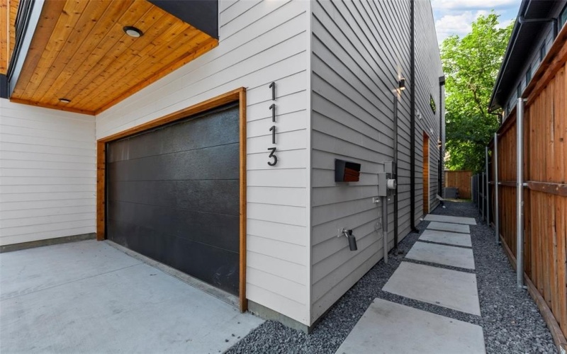 1113 Muncie Avenue, Dallas, TX 75212, 3 Bedrooms Bedrooms, ,3 BathroomsBathrooms,Residential,For Sale,1113 Muncie Avenue,20959740