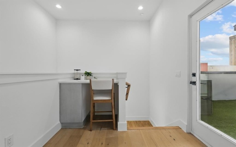4208 Live Oak Street #105, Dallas, TX 75204, 2 Habitaciones Habitaciones , ,2 BañosBaños,Residential,En Venta,4208 Live Oak Street,20967484