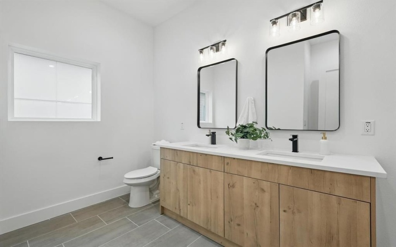 4208 Live Oak Street #105, Dallas, TX 75204, 2 Habitaciones Habitaciones , ,2 BañosBaños,Residential,En Venta,4208 Live Oak Street,20967484