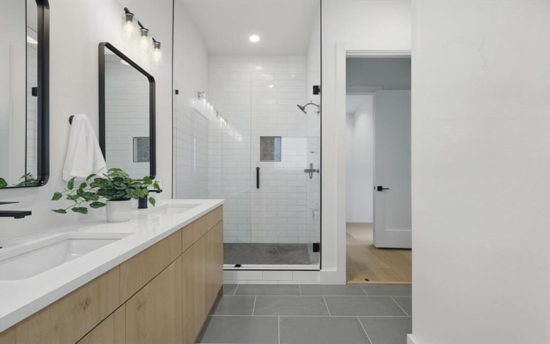 4208 Live Oak Street #105, Dallas, TX 75204, 2 Habitaciones Habitaciones , ,2 BañosBaños,Residential,En Venta,4208 Live Oak Street,20967484