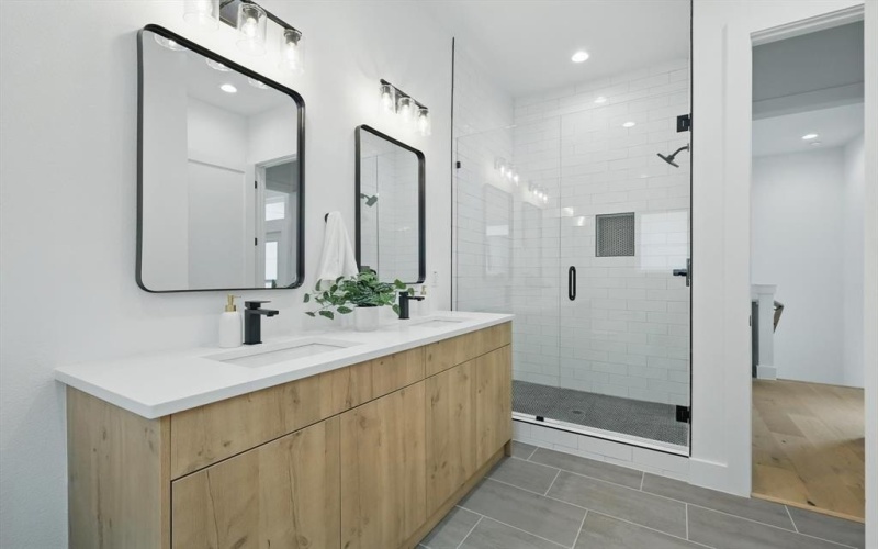 4208 Live Oak Street #105, Dallas, TX 75204, 2 Habitaciones Habitaciones , ,2 BañosBaños,Residential,En Venta,4208 Live Oak Street,20967484