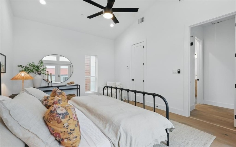4208 Live Oak Street #105, Dallas, TX 75204, 2 Habitaciones Habitaciones , ,2 BañosBaños,Residential,En Venta,4208 Live Oak Street,20967484