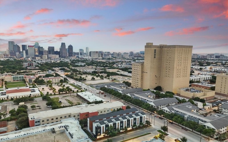4208 Live Oak Street #105, Dallas, TX 75204, 2 Habitaciones Habitaciones , ,2 BañosBaños,Residential,En Venta,4208 Live Oak Street,20967484