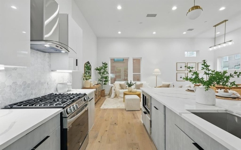 4208 Live Oak Street #105, Dallas, TX 75204, 2 Habitaciones Habitaciones , ,2 BañosBaños,Residential,En Venta,4208 Live Oak Street,20967484