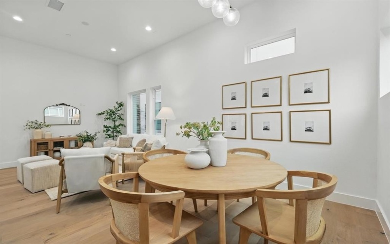 4208 Live Oak Street #105, Dallas, TX 75204, 2 Habitaciones Habitaciones , ,2 BañosBaños,Residential,En Venta,4208 Live Oak Street,20967484