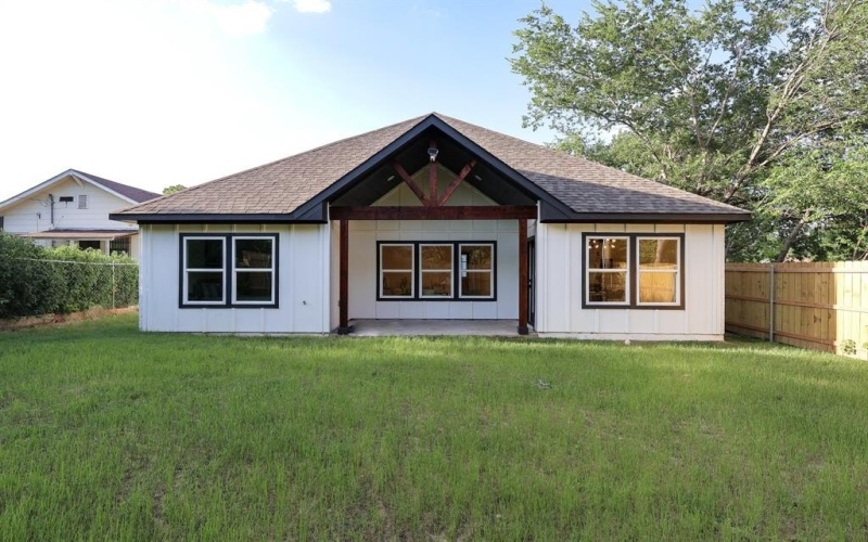836 E Arlington Avenue, Fort Worth, TX 76104, 4 Bedrooms Bedrooms, ,2 BathroomsBathrooms,Residential,For Sale,836 E Arlington Avenue,20980931