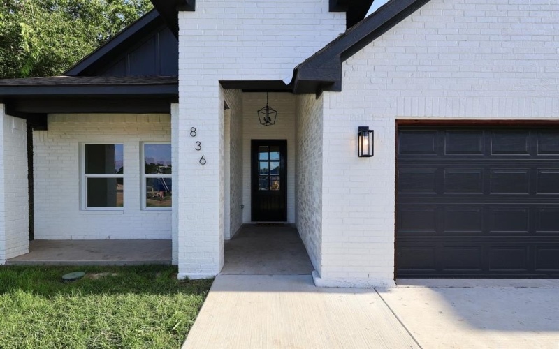 836 E Arlington Avenue, Fort Worth, TX 76104, 4 Bedrooms Bedrooms, ,2 BathroomsBathrooms,Residential,For Sale,836 E Arlington Avenue,20980931