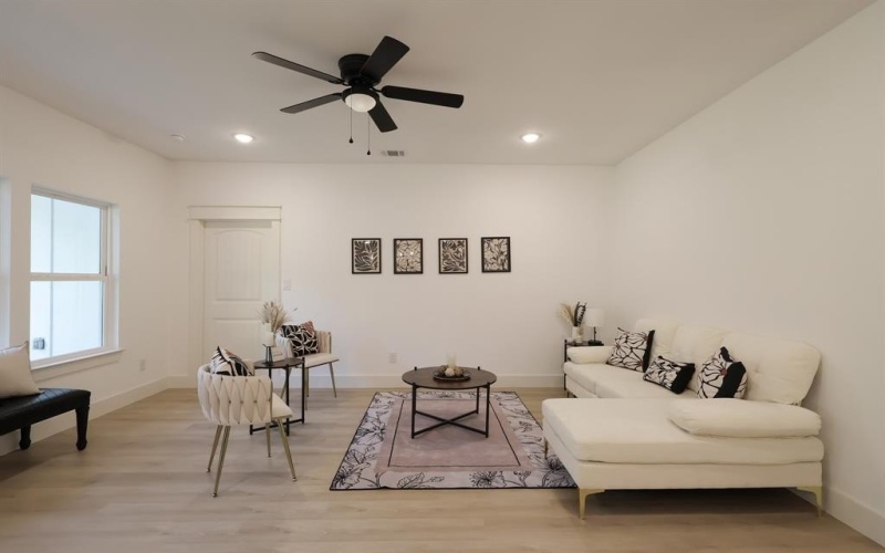 836 E Arlington Avenue, Fort Worth, TX 76104, 4 Bedrooms Bedrooms, ,2 BathroomsBathrooms,Residential,For Sale,836 E Arlington Avenue,20980931