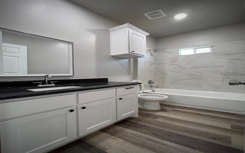 807 Sayle Street, Greenville, TX 75401, 4 Habitaciones Habitaciones , ,2 BañosBaños,Residential,En Venta,807 Sayle Street,20981564