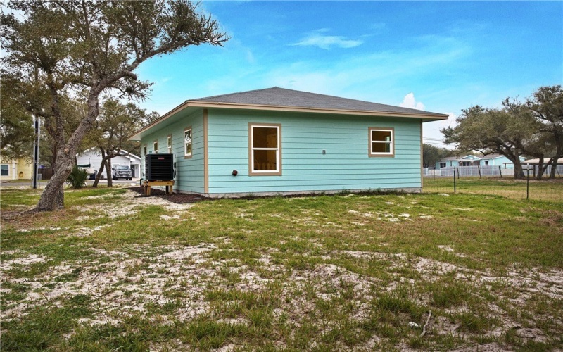 305 Steart Street, Rockport, TX 78382, 2 Habitaciones Habitaciones , ,2 BañosBaños,Residential,En Venta,305 Steart Street,452654