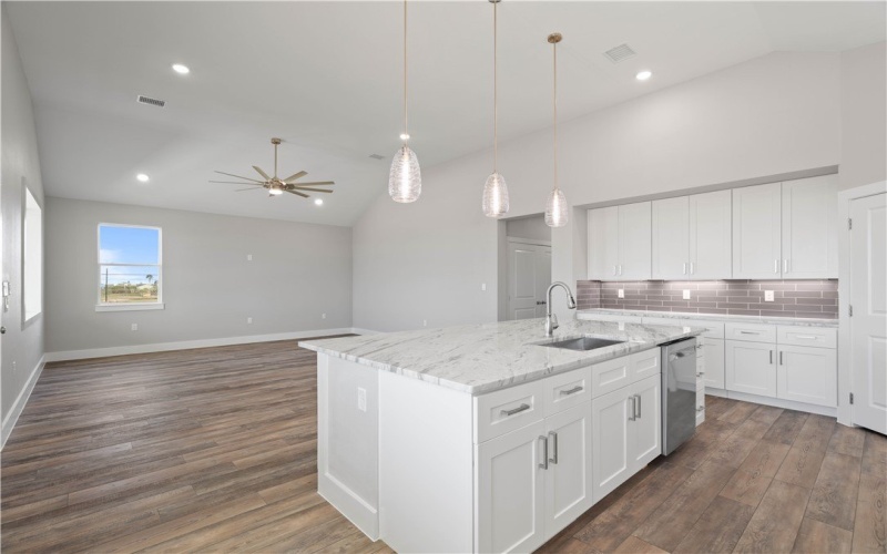 40 Bayview Loop, Rockport, TX 78382, 3 Bedrooms Bedrooms, ,2 BathroomsBathrooms,Residential,For Sale,40 Bayview Loop,452669