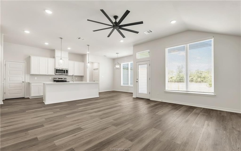 3556 Pointe du Hoc Loop, Bryan, TX 77808, 3 Bedrooms Bedrooms, ,2 BathroomsBathrooms,Residential,For Sale,3556 Pointe du Hoc Loop,0,25007391