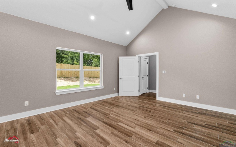 135 Hillcrest Drive, Gladewater, TX 75647, 4 Habitaciones Habitaciones , ,2 BañosBaños,Residential,En Venta,135 Hillcrest Drive,20254467