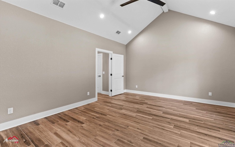135 Hillcrest Drive, Gladewater, TX 75647, 4 Habitaciones Habitaciones , ,2 BañosBaños,Residential,En Venta,135 Hillcrest Drive,20254467