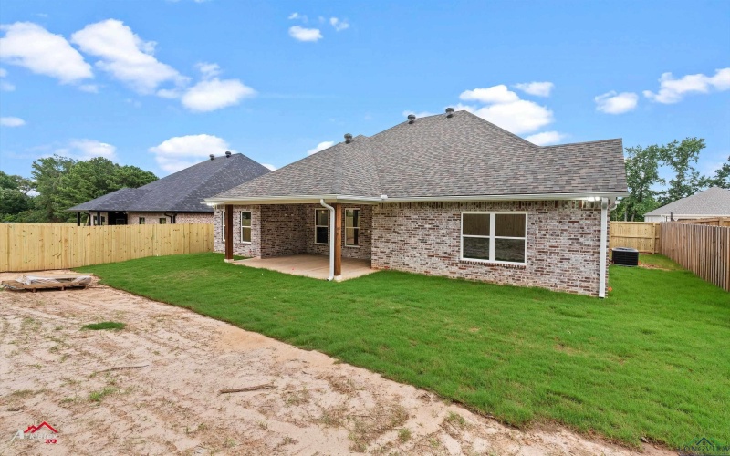 135 Hillcrest Drive, Gladewater, TX 75647, 4 Habitaciones Habitaciones , ,2 BañosBaños,Residential,En Venta,135 Hillcrest Drive,20254467