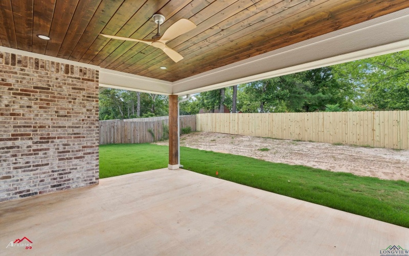 135 Hillcrest Drive, Gladewater, TX 75647, 4 Habitaciones Habitaciones , ,2 BañosBaños,Residential,En Venta,135 Hillcrest Drive,20254467