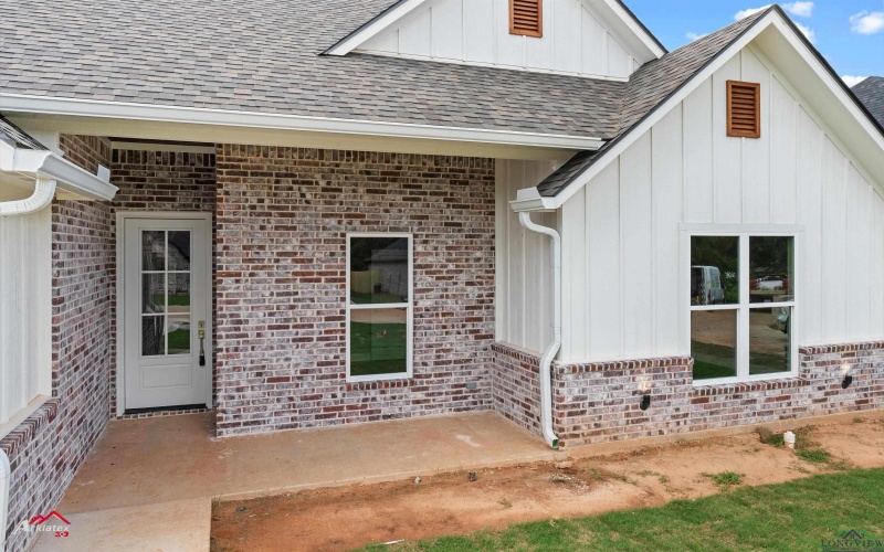 135 Hillcrest Drive, Gladewater, TX 75647, 4 Habitaciones Habitaciones , ,2 BañosBaños,Residential,En Venta,135 Hillcrest Drive,20254467