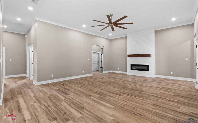 135 Hillcrest Drive, Gladewater, TX 75647, 4 Habitaciones Habitaciones , ,2 BañosBaños,Residential,En Venta,135 Hillcrest Drive,20254467