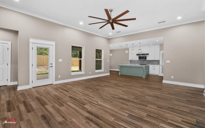 135 Hillcrest Drive, Gladewater, TX 75647, 4 Habitaciones Habitaciones , ,2 BañosBaños,Residential,En Venta,135 Hillcrest Drive,20254467