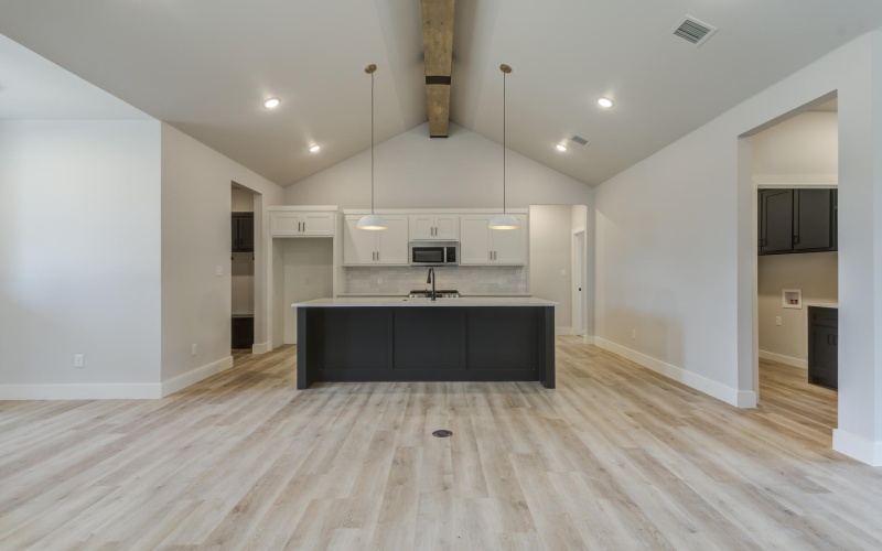 6914 13th Street, Lubbock, TX 79416, 3 Bedrooms Bedrooms, ,2 BathroomsBathrooms,Residential,For Sale,6914 13th Street,202556972