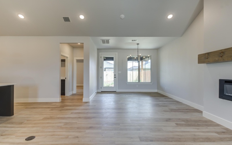 6914 13th Street, Lubbock, TX 79416, 3 Bedrooms Bedrooms, ,2 BathroomsBathrooms,Residential,For Sale,6914 13th Street,202556972