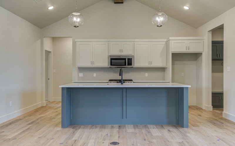 6915 13th Street, Lubbock, TX 79416, 3 Bedrooms Bedrooms, ,2 BathroomsBathrooms,Residential,For Sale,6915 13th Street,0,202556973