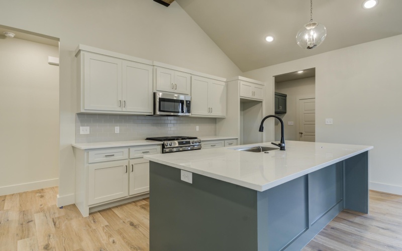6915 13th Street, Lubbock, TX 79416, 3 Bedrooms Bedrooms, ,2 BathroomsBathrooms,Residential,For Sale,6915 13th Street,0,202556973