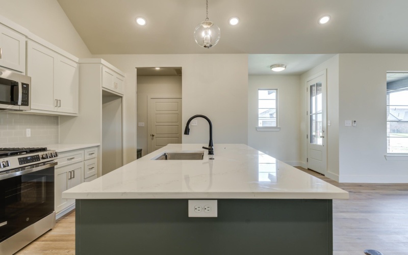6915 13th Street, Lubbock, TX 79416, 3 Bedrooms Bedrooms, ,2 BathroomsBathrooms,Residential,For Sale,6915 13th Street,0,202556973