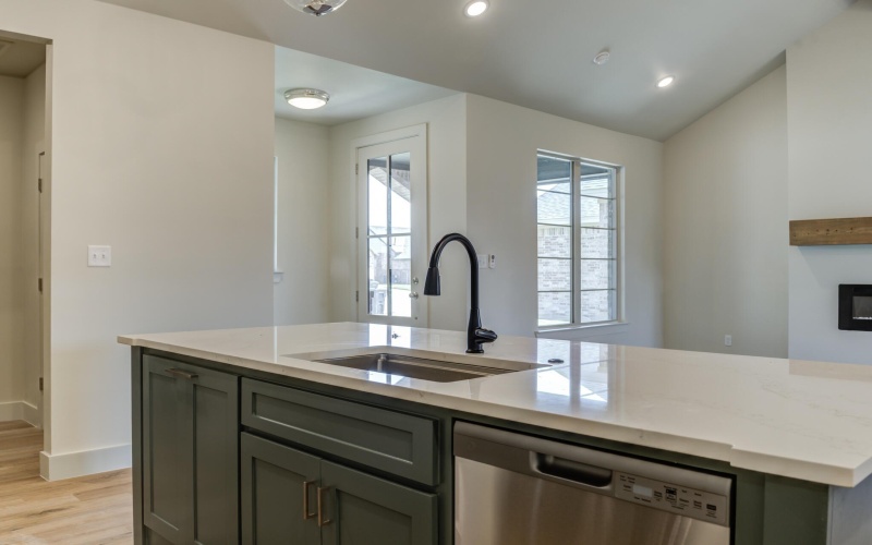 6915 13th Street, Lubbock, TX 79416, 3 Bedrooms Bedrooms, ,2 BathroomsBathrooms,Residential,For Sale,6915 13th Street,0,202556973