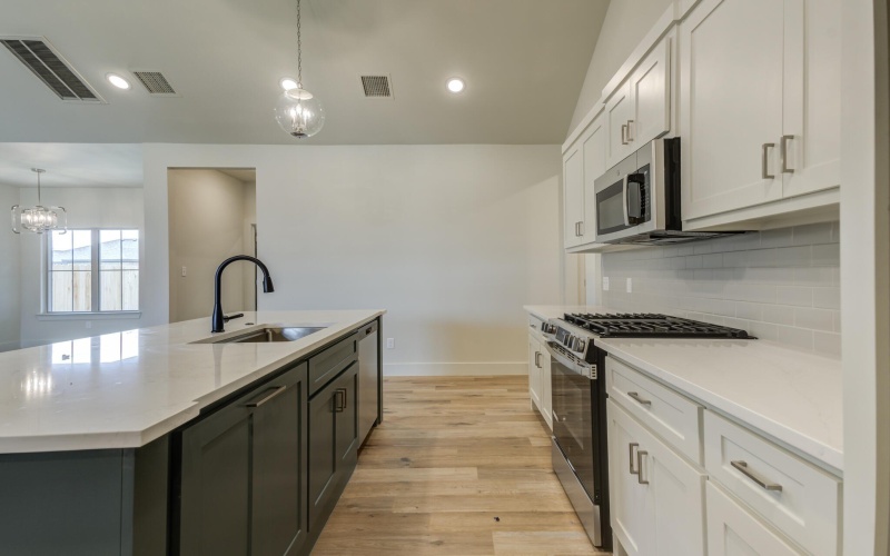 6915 13th Street, Lubbock, TX 79416, 3 Bedrooms Bedrooms, ,2 BathroomsBathrooms,Residential,For Sale,6915 13th Street,0,202556973
