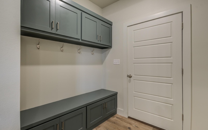 6915 13th Street, Lubbock, TX 79416, 3 Bedrooms Bedrooms, ,2 BathroomsBathrooms,Residential,For Sale,6915 13th Street,0,202556973