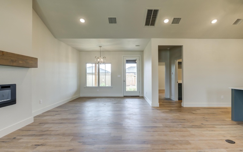 6915 13th Street, Lubbock, TX 79416, 3 Bedrooms Bedrooms, ,2 BathroomsBathrooms,Residential,For Sale,6915 13th Street,0,202556973