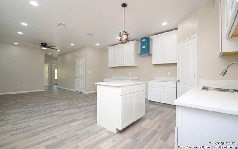 165 N San Felipe, San Antonio, TX 78237, 3 Bedrooms Bedrooms, ,2 BathroomsBathrooms,Residential,For Sale,165 N San Felipe,1879454