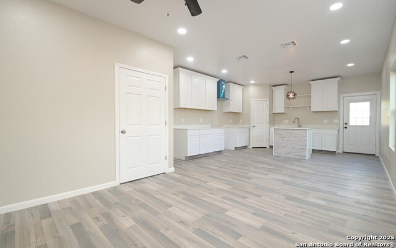 165 N San Felipe, San Antonio, TX 78237, 3 Bedrooms Bedrooms, ,2 BathroomsBathrooms,Residential,For Sale,165 N San Felipe,1879454