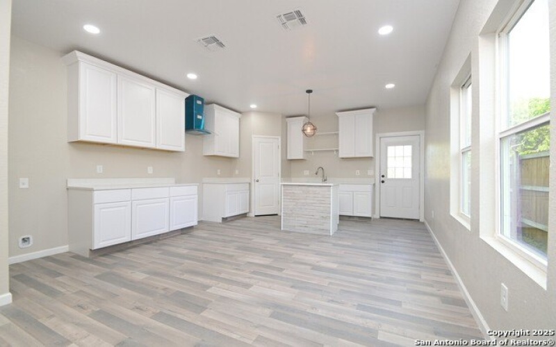 165 N San Felipe, San Antonio, TX 78237, 3 Bedrooms Bedrooms, ,2 BathroomsBathrooms,Residential,For Sale,165 N San Felipe,1879454