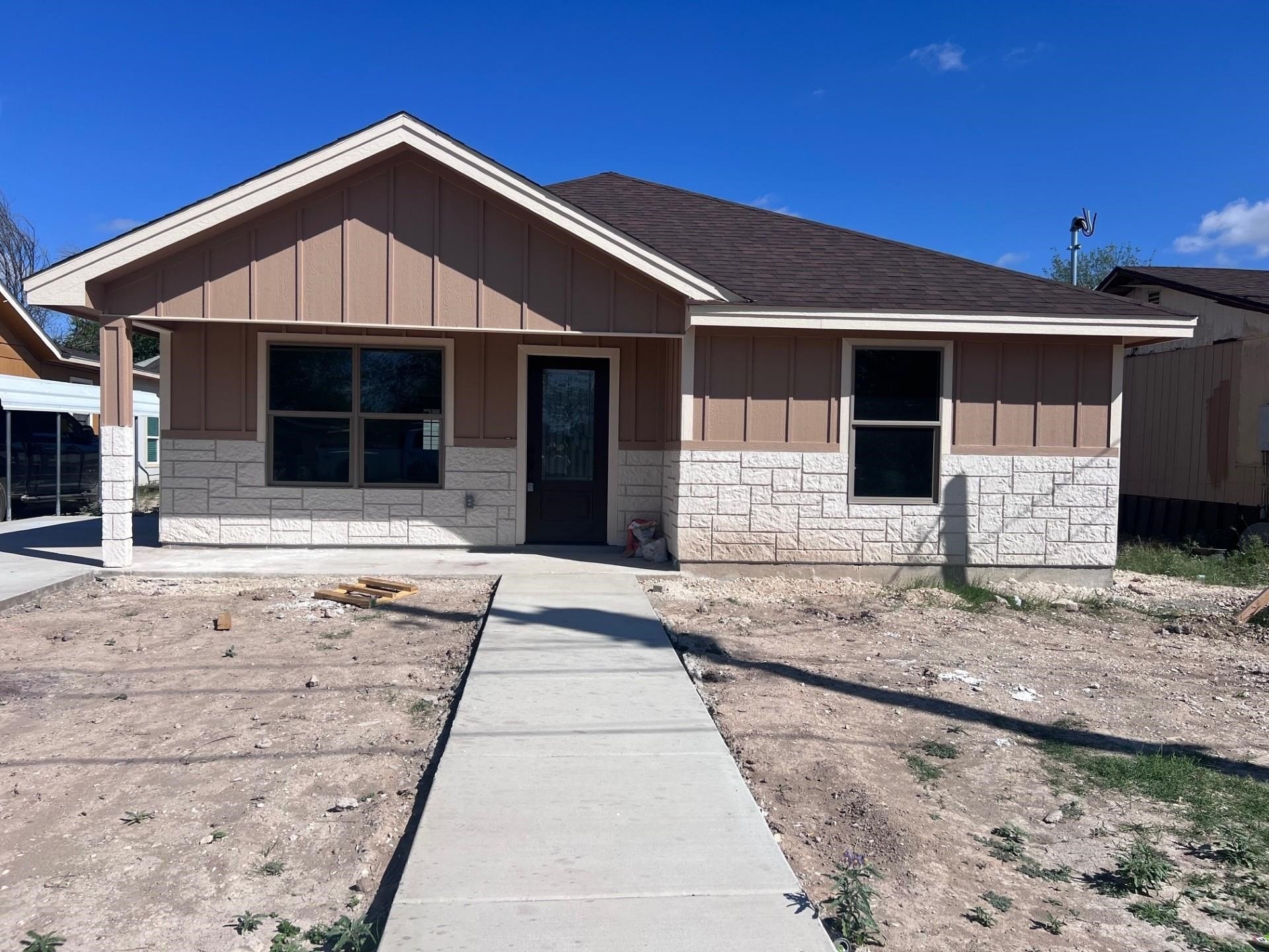 504 E Cortinas, Del Rio, TX 78840, 3 Bedrooms Bedrooms, ,2 BathroomsBathrooms,Residential,For Sale,504 E Cortinas,206814