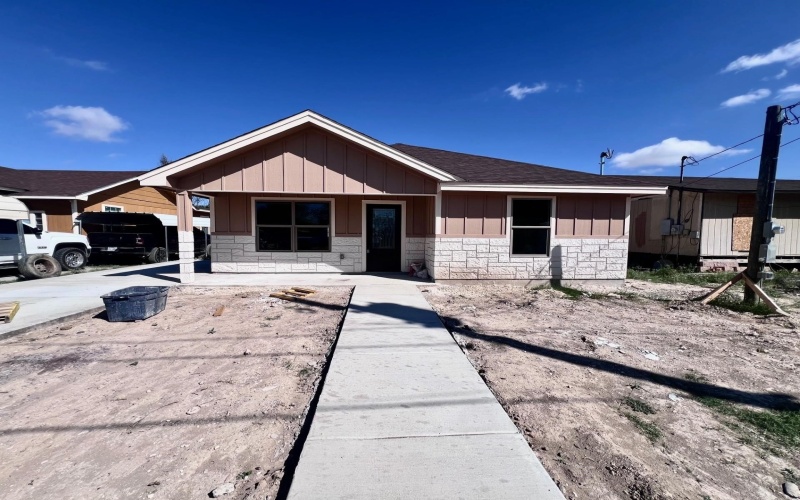 504 E Cortinas, Del Rio, TX 78840, 3 Bedrooms Bedrooms, ,2 BathroomsBathrooms,Residential,For Sale,504 E Cortinas,206814