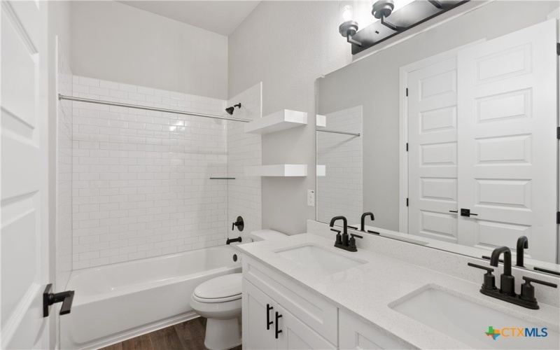 21002 Paseo De Vaca Street, Lago Vista, TX 78645, 5 Habitaciones Habitaciones , ,3 BañosBaños,Residential,En Venta,21002 Paseo De Vaca Street,584966
