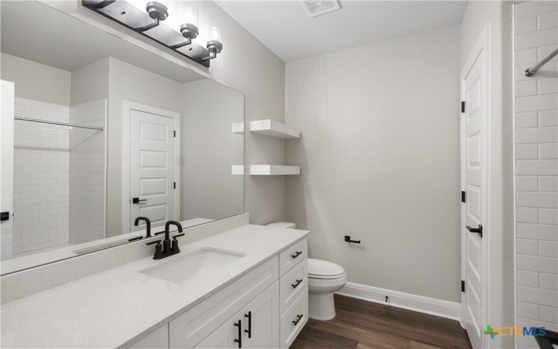 21002 Paseo De Vaca Street, Lago Vista, TX 78645, 5 Habitaciones Habitaciones , ,3 BañosBaños,Residential,En Venta,21002 Paseo De Vaca Street,584966