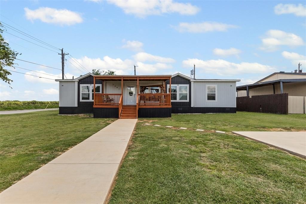 1401 Old Bridge Road, Cleburne, TX 76033, 3 Habitaciones Habitaciones , ,2 BañosBaños,Residential,En Venta,1401 Old Bridge Road,20956381