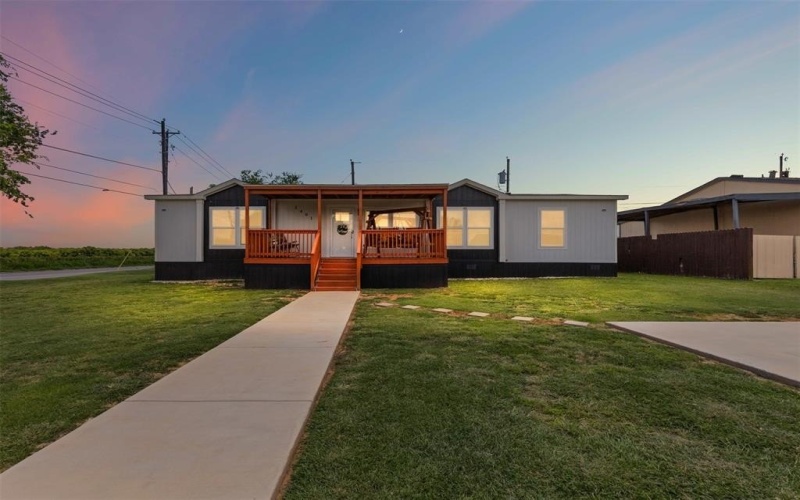 1401 Old Bridge Road, Cleburne, TX 76033, 3 Habitaciones Habitaciones , ,2 BañosBaños,Residential,En Venta,1401 Old Bridge Road,20956381