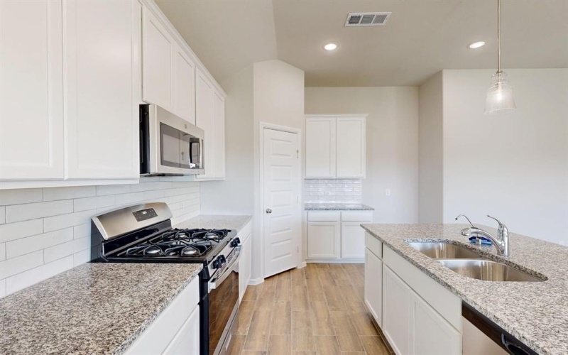 7529 Lavender Lane, Denton, TX 76249, 4 Bedrooms Bedrooms, ,3 BathroomsBathrooms,Residential,For Sale,7529 Lavender Lane,0,20971252