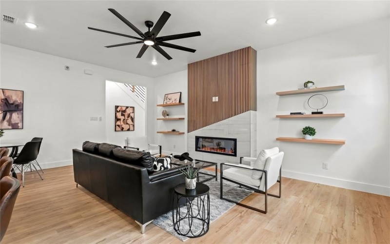404 Cleaves Street, Dallas, TX 75203, 4 Habitaciones Habitaciones , ,3 BañosBaños,Residential,En Venta,404 Cleaves Street,20983419