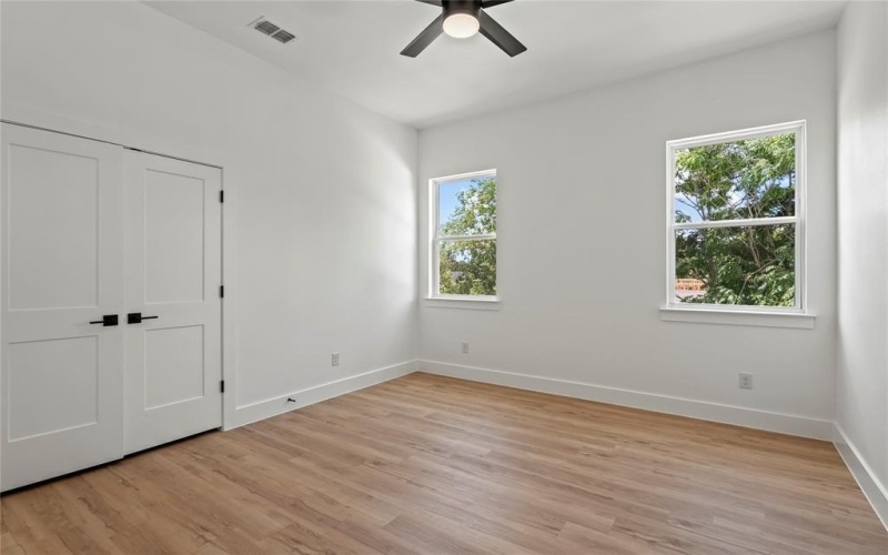 404 Cleaves Street, Dallas, TX 75203, 4 Habitaciones Habitaciones , ,3 BañosBaños,Residential,En Venta,404 Cleaves Street,20983419