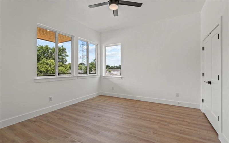 404 Cleaves Street, Dallas, TX 75203, 4 Habitaciones Habitaciones , ,3 BañosBaños,Residential,En Venta,404 Cleaves Street,20983419