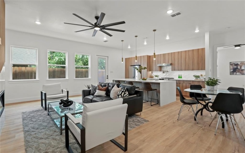 404 Cleaves Street, Dallas, TX 75203, 4 Habitaciones Habitaciones , ,3 BañosBaños,Residential,En Venta,404 Cleaves Street,20983419