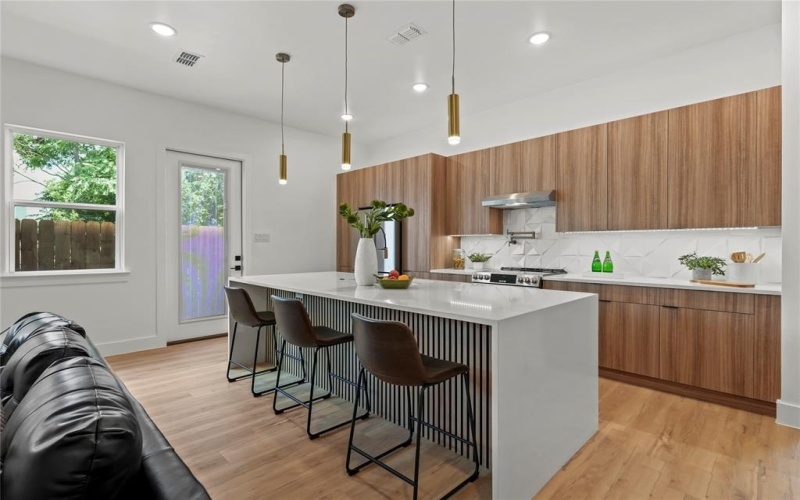 404 Cleaves Street, Dallas, TX 75203, 4 Habitaciones Habitaciones , ,3 BañosBaños,Residential,En Venta,404 Cleaves Street,20983419