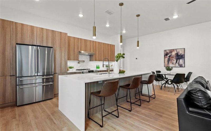 404 Cleaves Street, Dallas, TX 75203, 4 Habitaciones Habitaciones , ,3 BañosBaños,Residential,En Venta,404 Cleaves Street,20983419